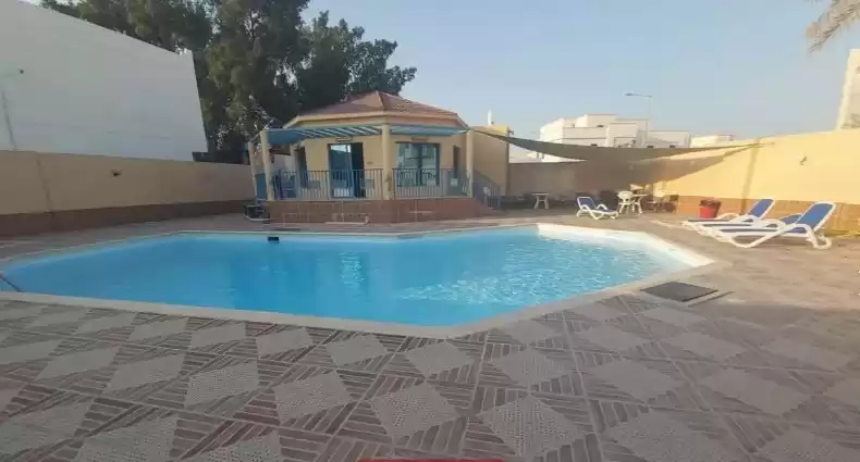 Жилой Готовая недвижимость 5+комнат для горничных Н/Ф Отдельная вилла  в аренду в Доха #10259 - 1  image 